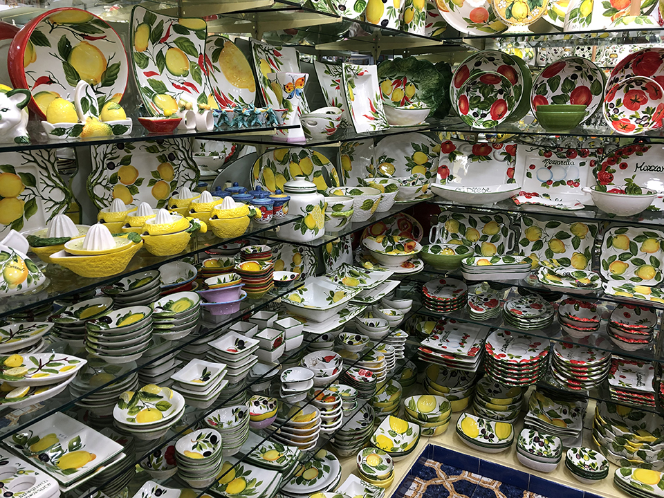 Ceramics covered in lemons, Sorrento.
