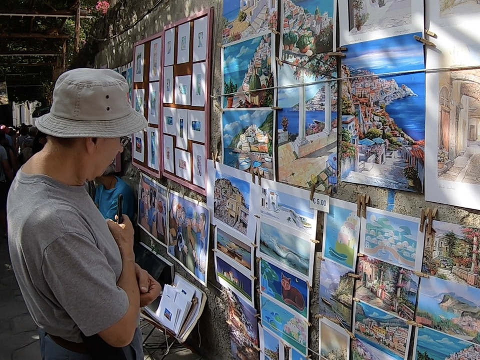 Original street art and ceramics, take home a souvenir from Positano.