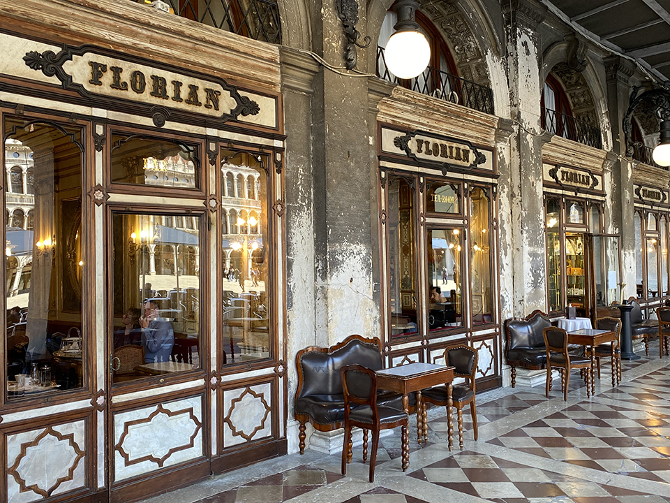 15 awesome things you can't miss in Venice, eat at Caffè Florian.