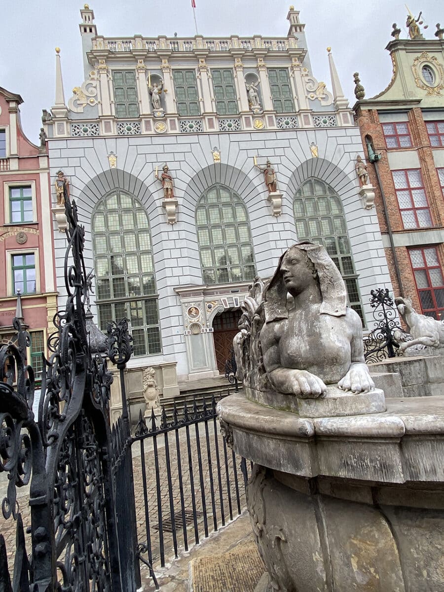 Merchants houses, fancy shops and Neptunes fountain, Długi Targ.