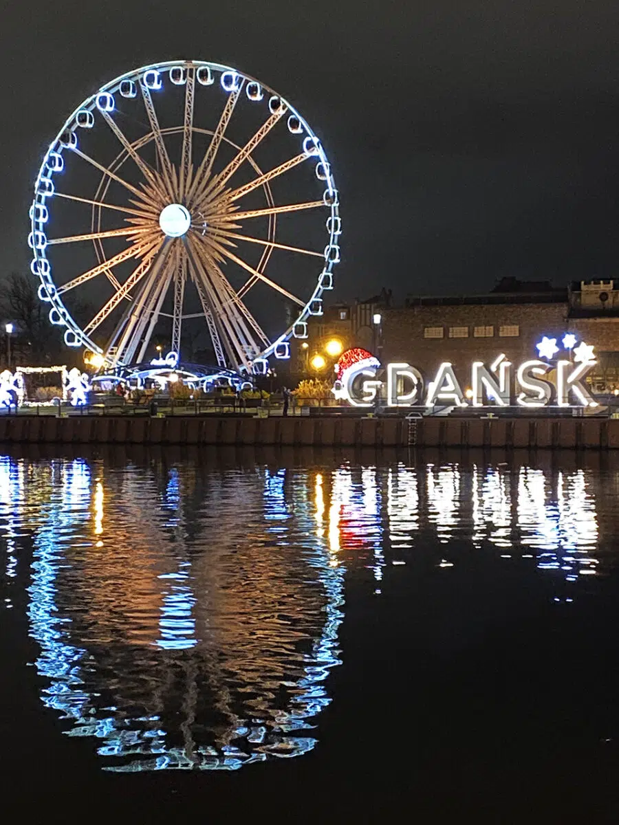 Have your photo taken with the Gdańsk neon sign.