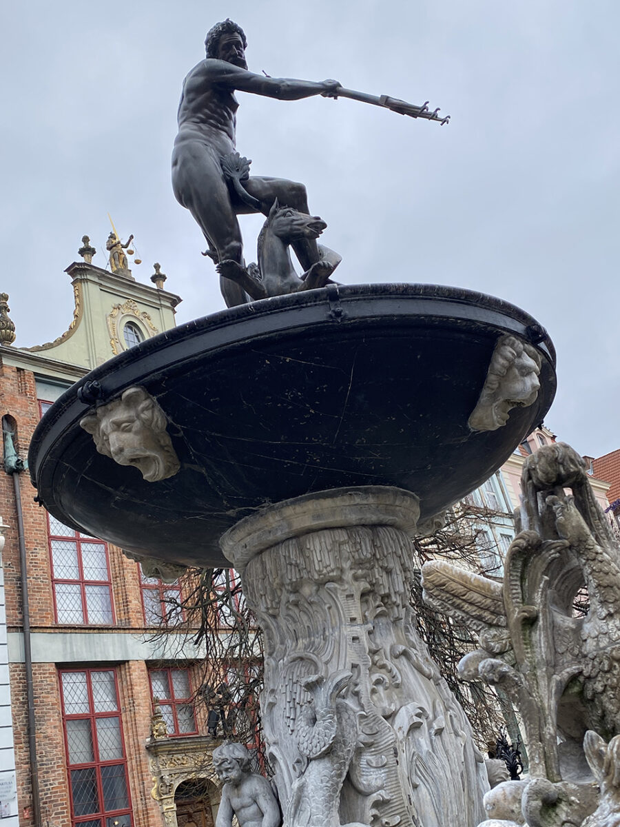 Things to do on a city break to Gdańsk, Poland. Merchants houses, fancy shops and Neptunes fountain, Długi Targ.