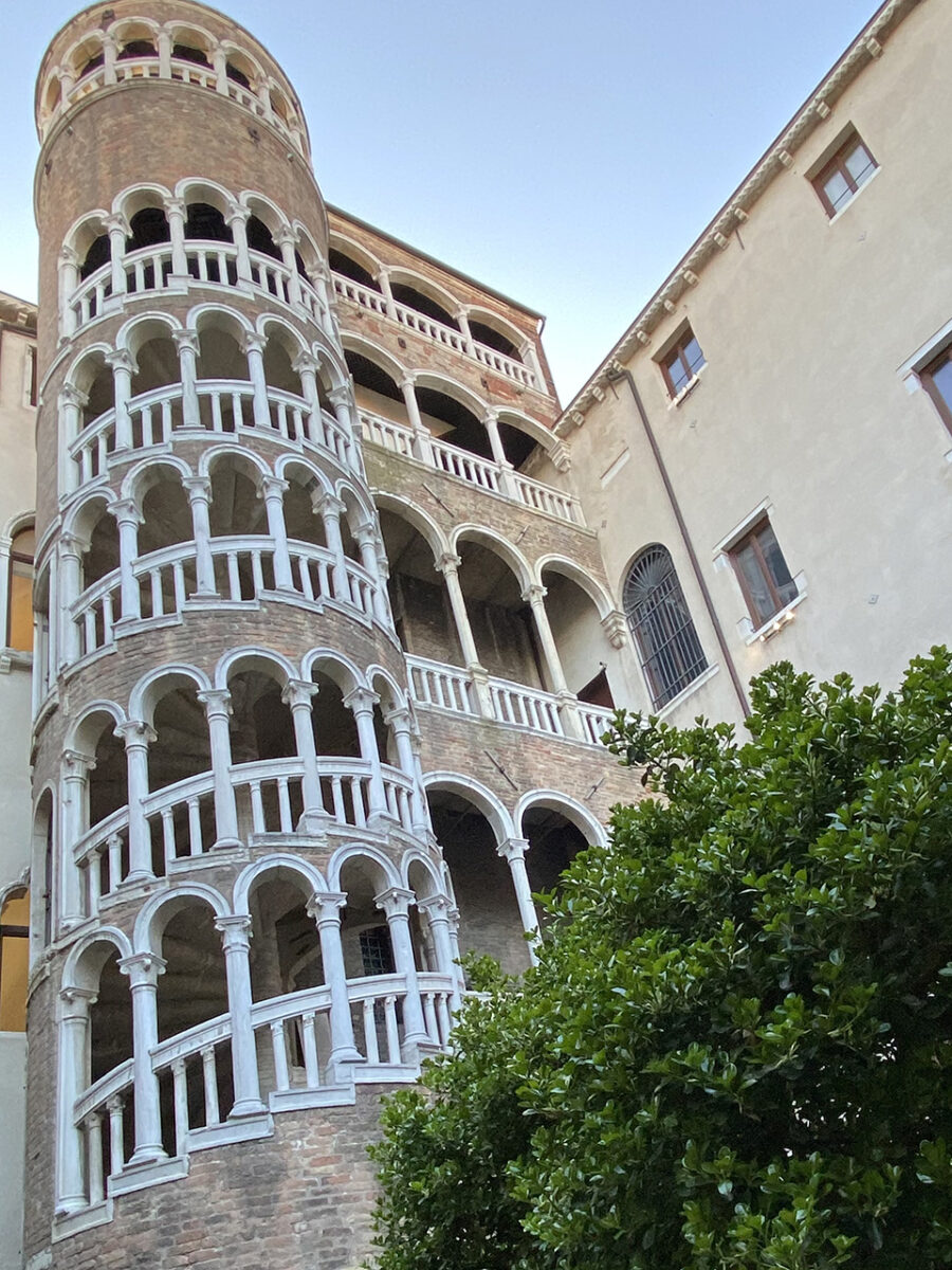 Spiral staircase of Palazzo Contarini del Bovolo. 15 awesome things you can't miss in Venice, Italy.