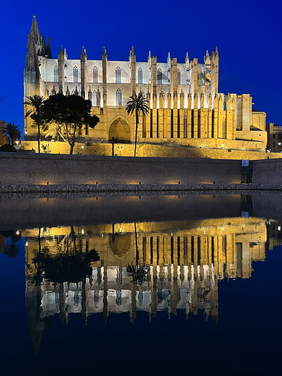 Palma cathedral by night. The best things to do in beautiful Palma de Mallorca, Spain.